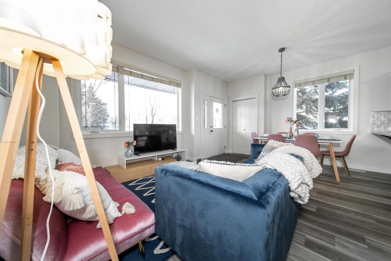Mediterranean Retreat - King Bed - Fireplace - Jacuzzi - Fast Wi-Fi - Games Room - Free Parking & Netflix Edmonton Ngoại thất bức ảnh