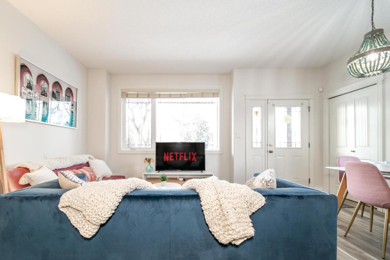 Mediterranean Retreat - King Bed - Fireplace - Jacuzzi - Fast Wi-Fi - Games Room - Free Parking & Netflix Edmonton Ngoại thất bức ảnh